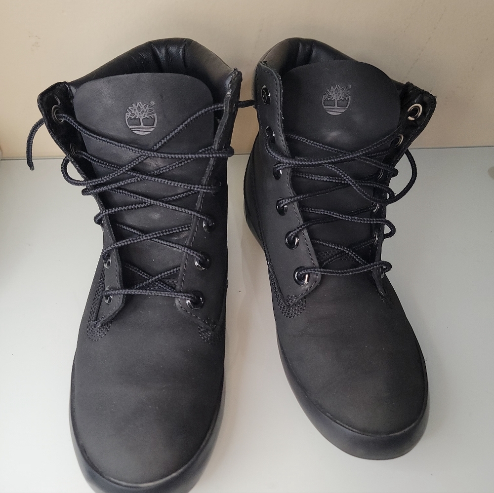 Timberland Womsn's Black Lace-Up Boots